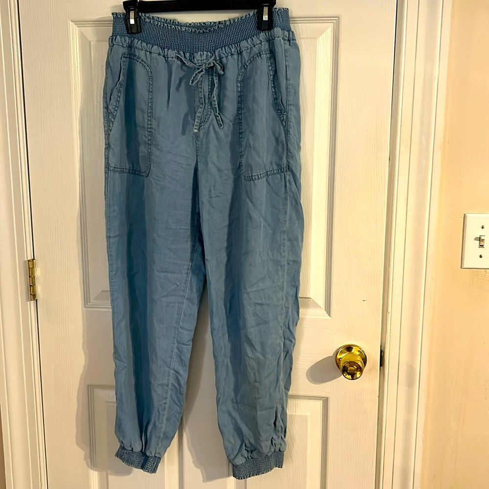 Love Tree Chambray tencel jean jogger lightweight pants size M. Like new